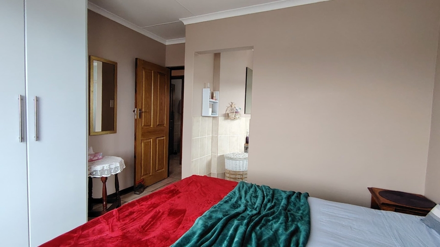 4 Bedroom Property for Sale in Seemeeu Park Western Cape